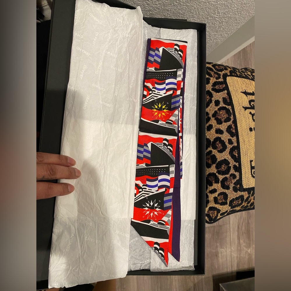 SALE❗️New Authentic Chanel Bandeau scarf